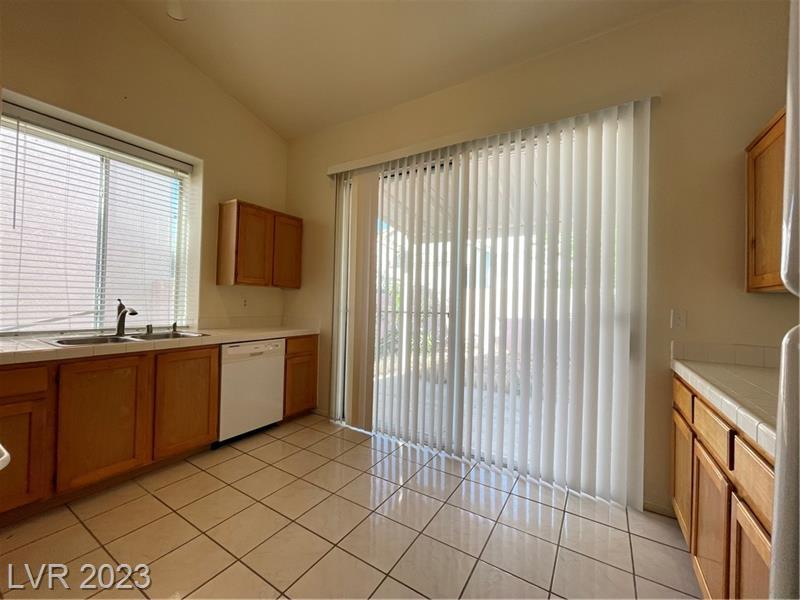 Foto del edificio - 5236 Shasta Lake Way
