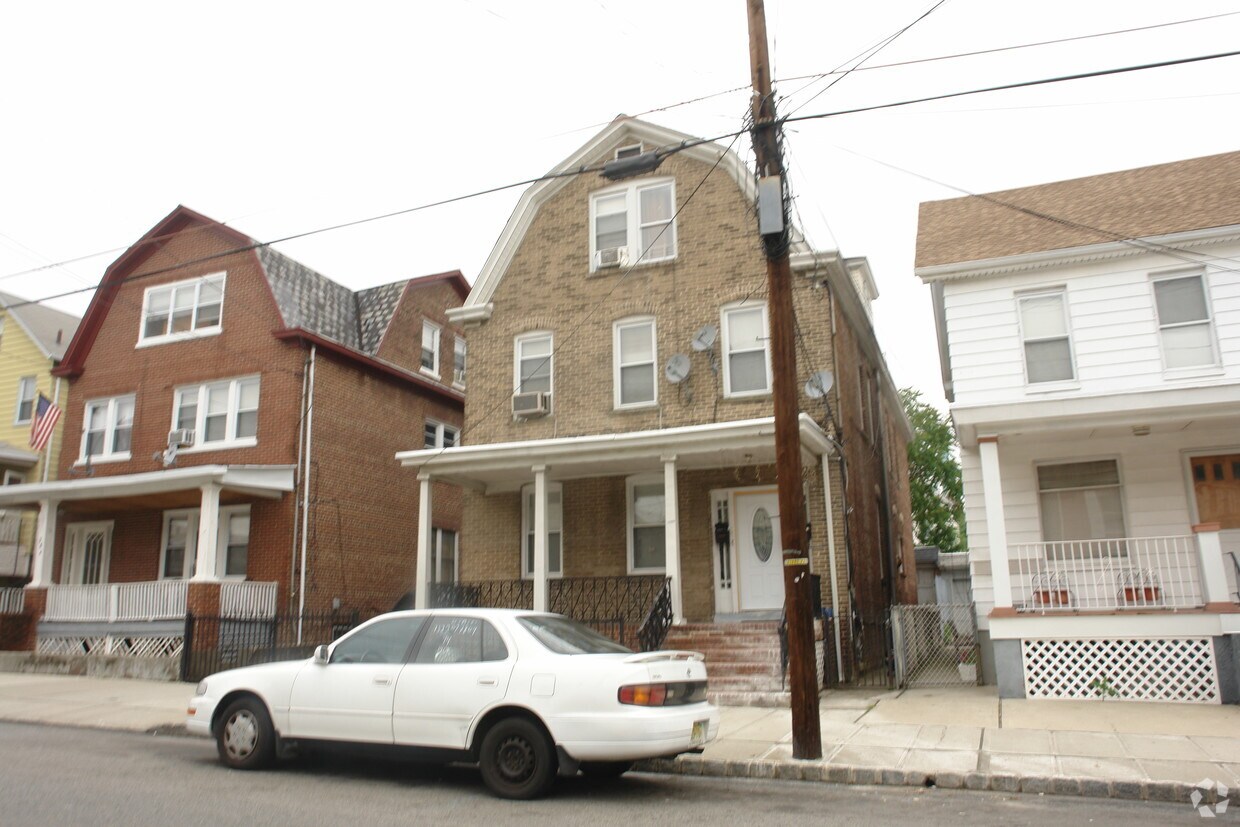 Building Photo - 380 Washington St