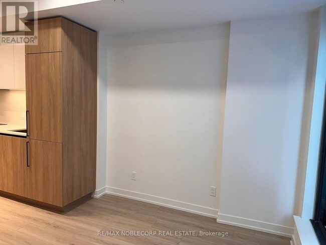 Building Photo - 35 Parliament St