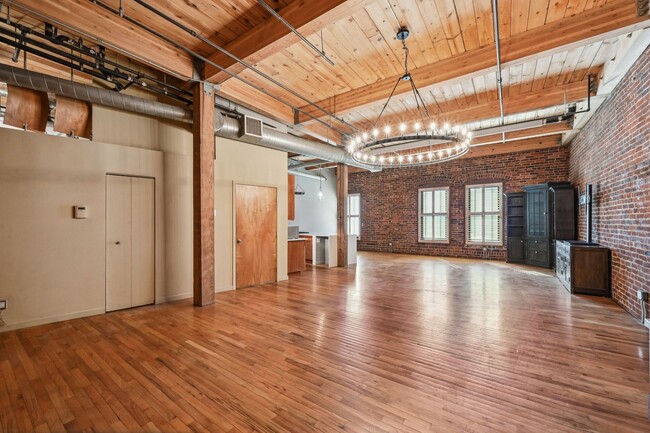 Building Photo - Open floor living at its best! 1 BR/2 BA l...