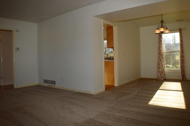 Foto del edificio - 2420 Deerwood Dr