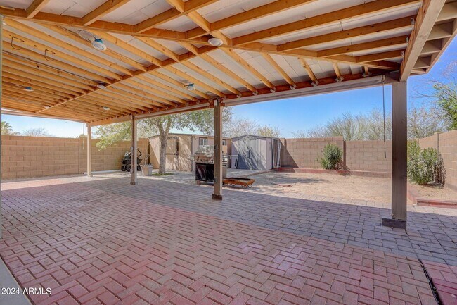 Building Photo - 596 E Red Rock Trail