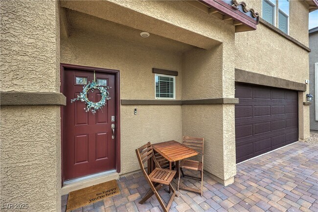 Foto del edificio - 9074 Meadows Ln