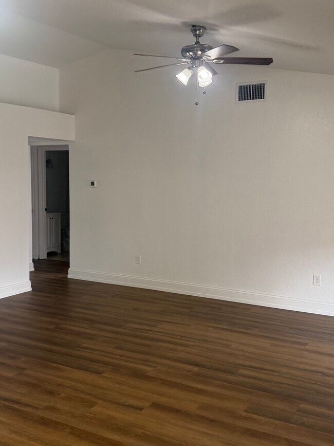 Foto del edificio - 1306 Coolmont Dr