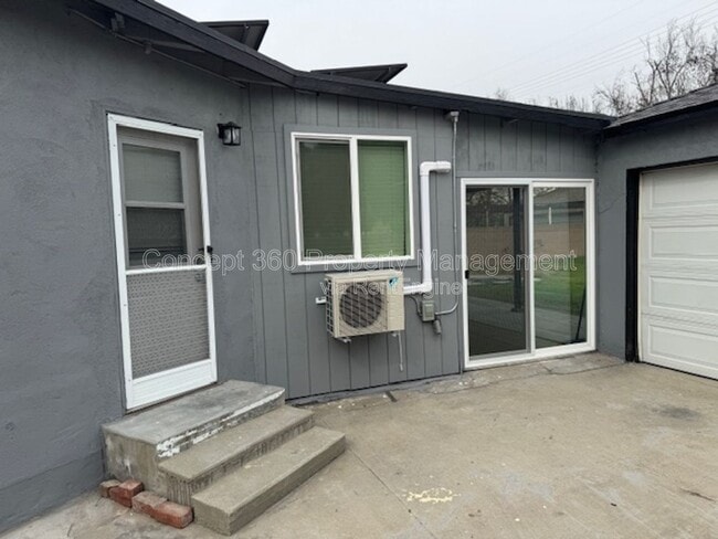 Building Photo - 5762 Cedar Ave