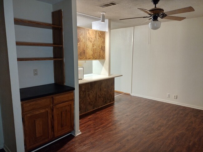 Foto del edificio - 1801 Woodard Ave