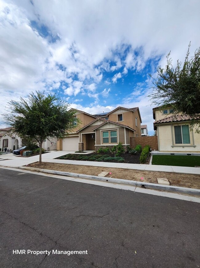 Photo - Beautiful two story 5 bedroom in ontario R... House