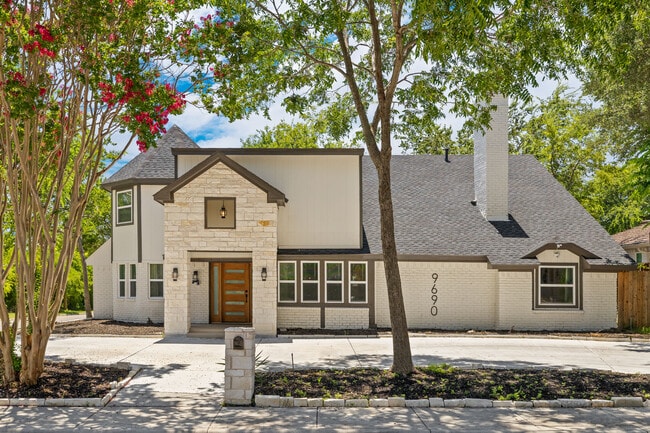 Building Photo - 9690 Fallbrook Dr