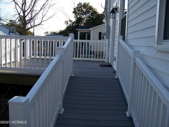 Foto del edificio - 2711 Homes Dr