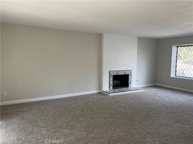 Foto del edificio - 4 bedroom in Woodland Hills CA 91367