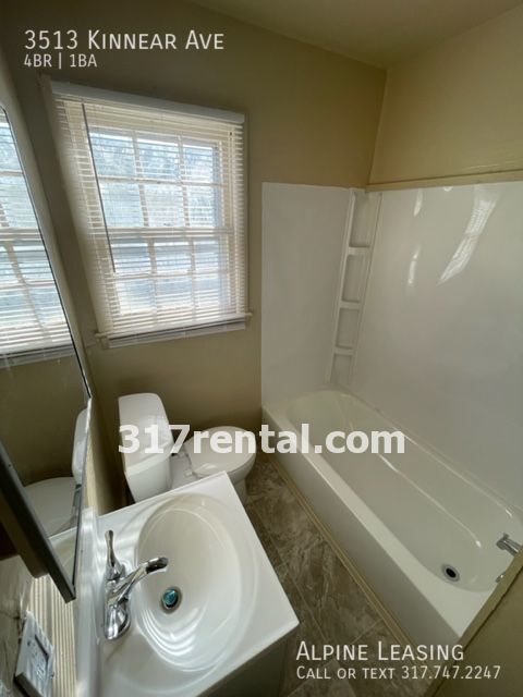 Building Photo - 4 Bedroom on a quiet dead end street
