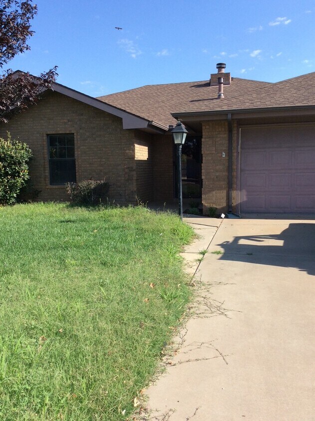 Foto principal - 3808 Don January Ave