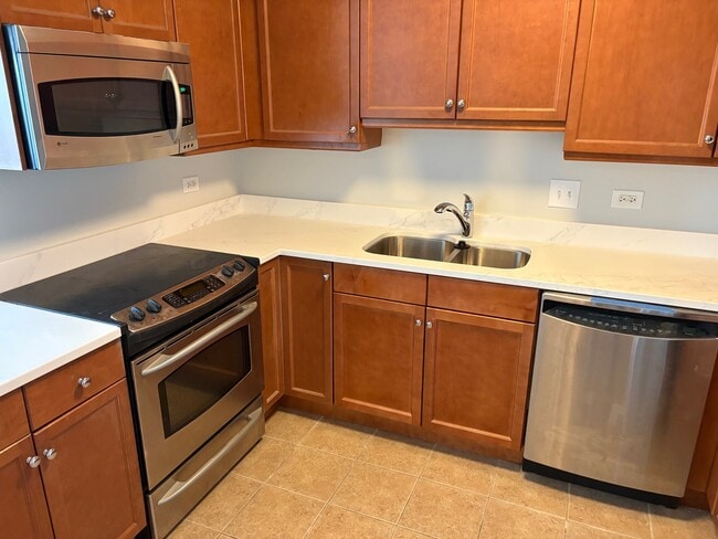 Building Photo - 130 N Garland Ct