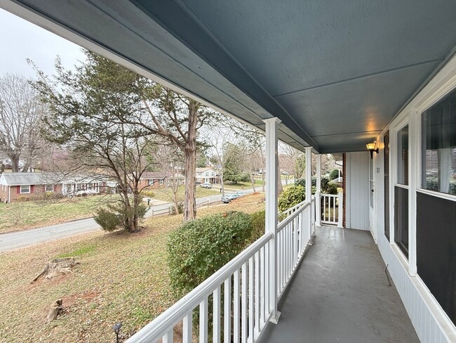 Building Photo - 213 Foxcroft Dr