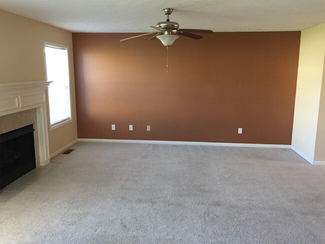 Building Photo - 221 Hanover Ct