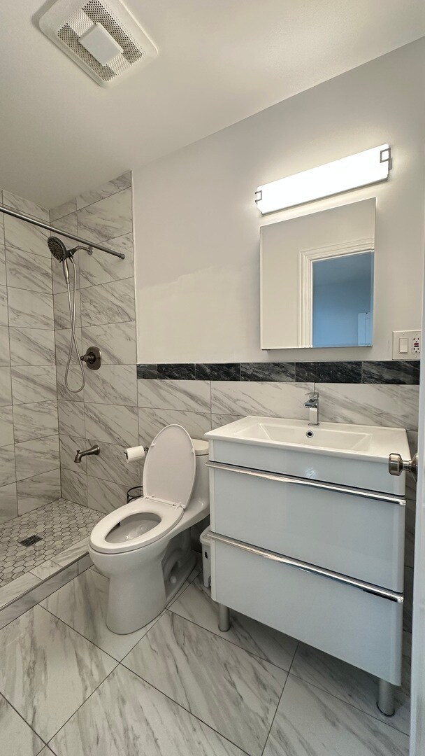 Foto del edificio - 5716 N Campbell Ave