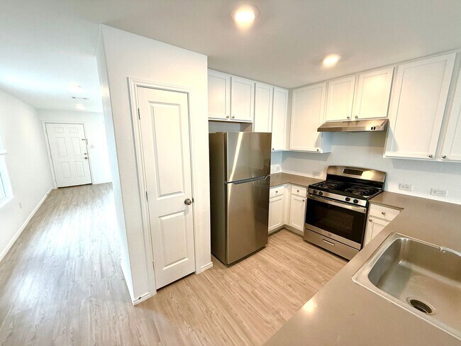 Foto del edificio - **APPLICATION RECEIVED** **MOVE IN SPECIAL...