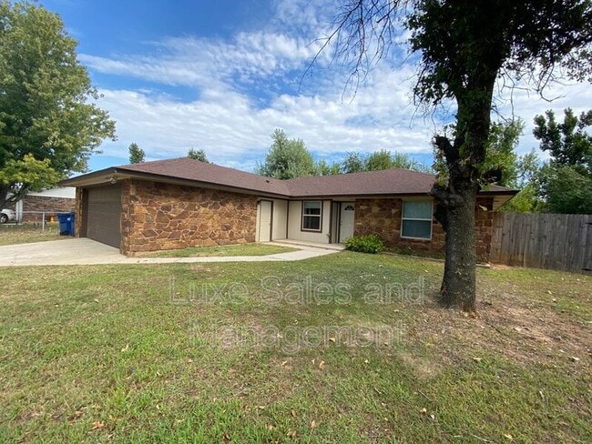 Building Photo - 910 Oak Hill Rd