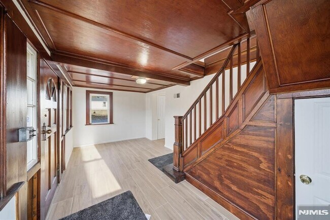 Building Photo - 75 Lakeview Terrace