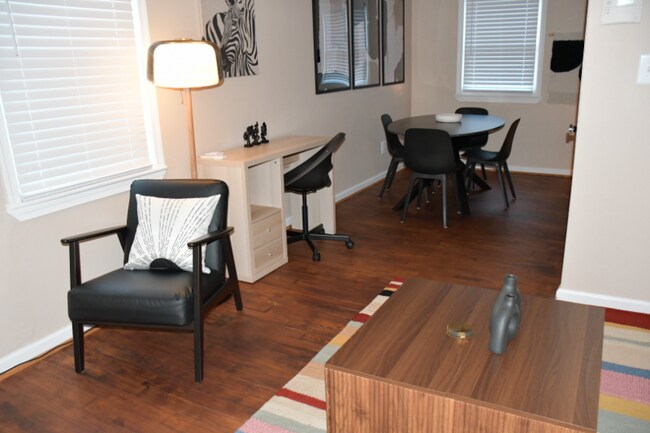 Building Photo - 2633 Colebrooke Dr