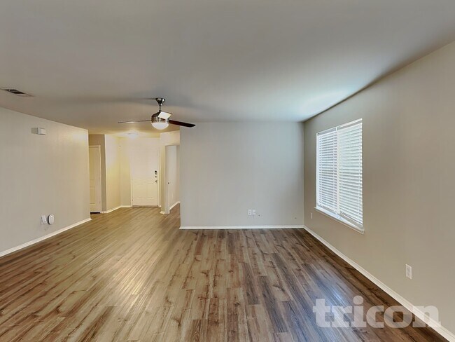 Foto del edificio - 208 Silver Spur Dr