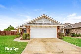 Building Photo - 2011 Village Ridge Cir