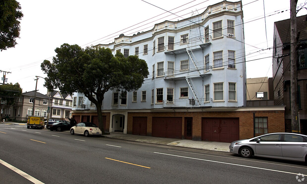 Building Photo - 601 Lake St