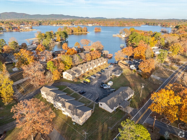 Building Photo - Earl’s Point Condominiums