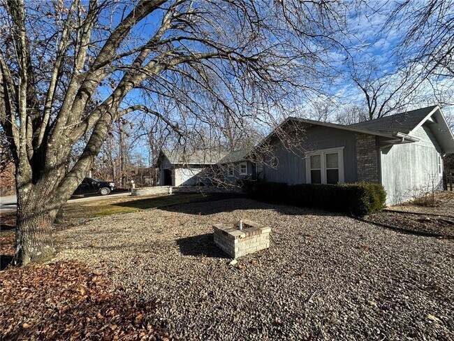 Building Photo - 2 Newburgh Dr