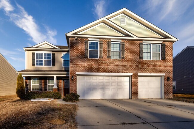 Foto del edificio - Spacious 5-Bed, 3.5-Bath Residence with 4,003 Sqft, Master on 1st Floor, Elegant Design, & Versat...