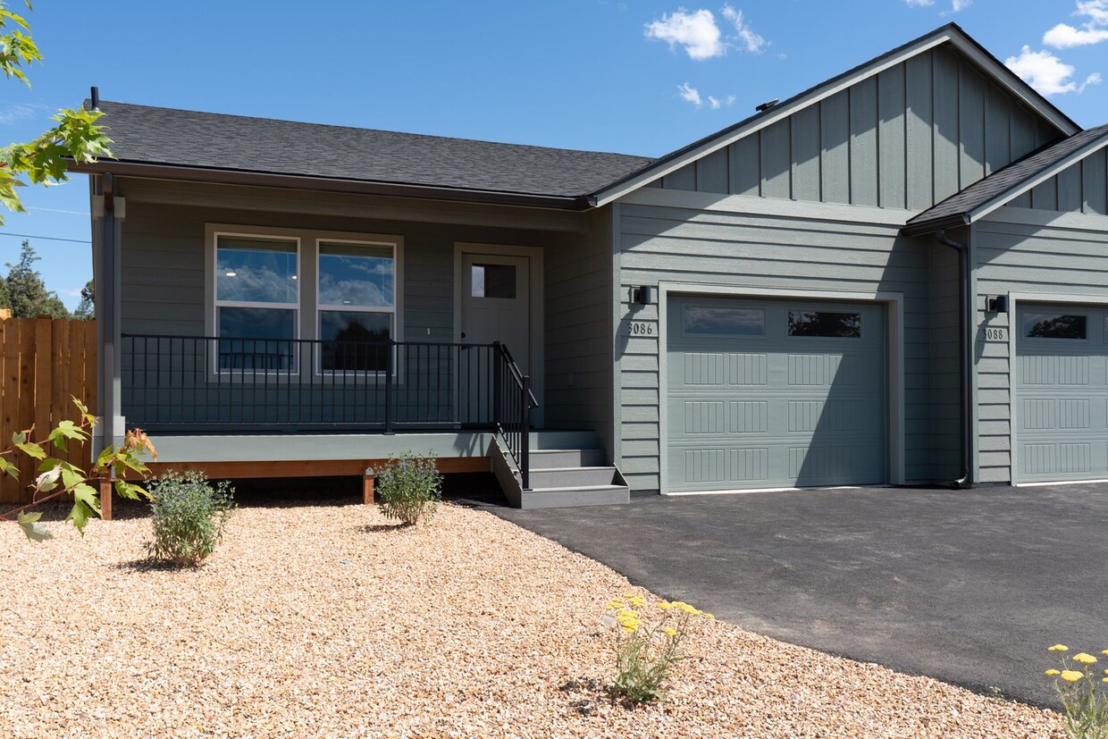 Foto principal - Brand New 2 Bedroom Duplex in SW Redmond