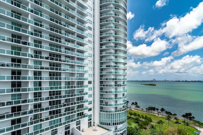 Foto del edificio - 488 NE 18th St
