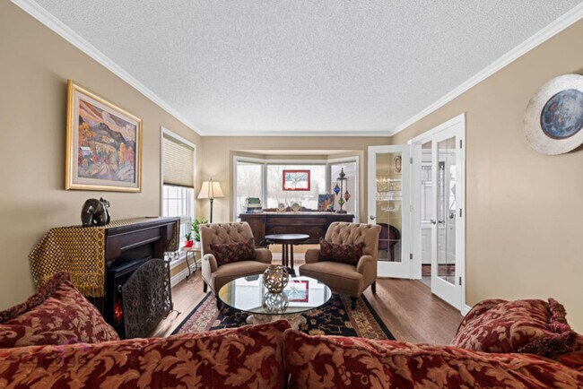 Photo du bâtiment - 17608-17693 93 Ave NW