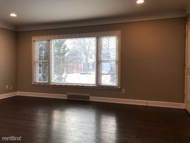 Foto del edificio - 2 br, 1.5 bath Condo - 995 Henrietta St