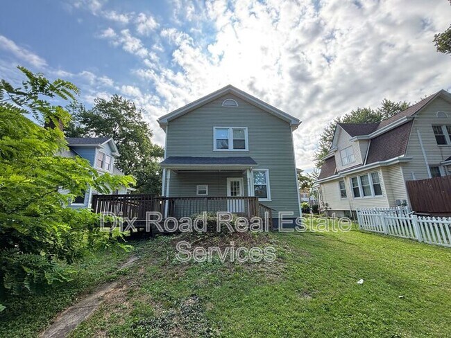 Foto del edificio - 11169 Maple St