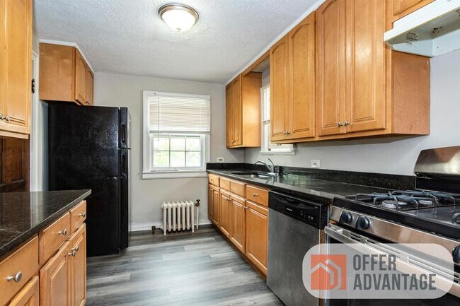 Building Photo - 3449 Glencairn Rd