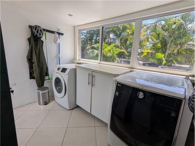 Foto del edificio - 609 NE 14th Pl