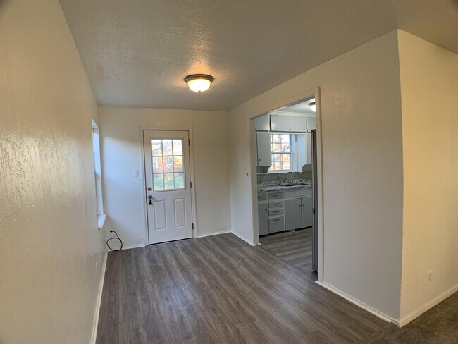 Photo - 409 W Himes St House