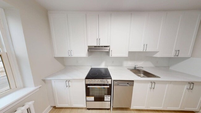 Interior Photo - 290-296 Mona & 320 Montreal