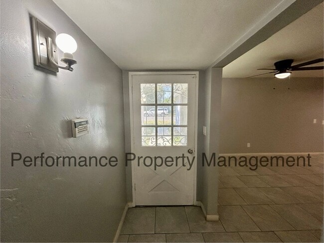 Building Photo - 2401 Sherwood Ave