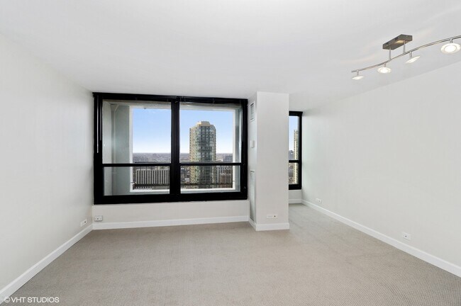 Foto del edificio - 1030 N State St