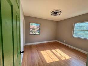 Building Photo - 2514 E 5th St