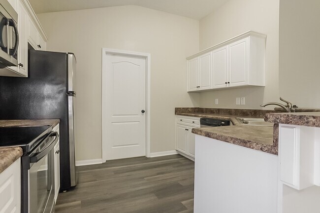 Foto del edificio - 815 Westlawn Dr