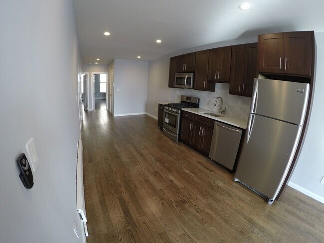 Foto del edificio - 909 DeKalb Ave
