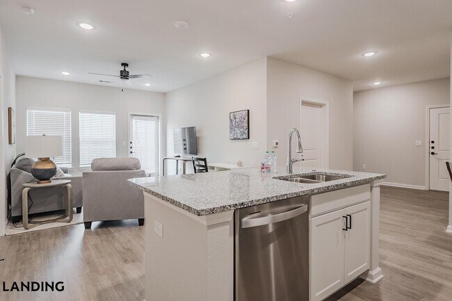 Foto del edificio - 1650 Harris Hill Rd