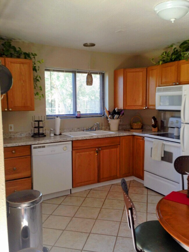 Foto del edificio - 2255 Roslyn St