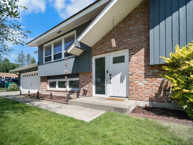 Foto del edificio - Spacious 4-Bedroom Pet-Friendly Home in North Spokane