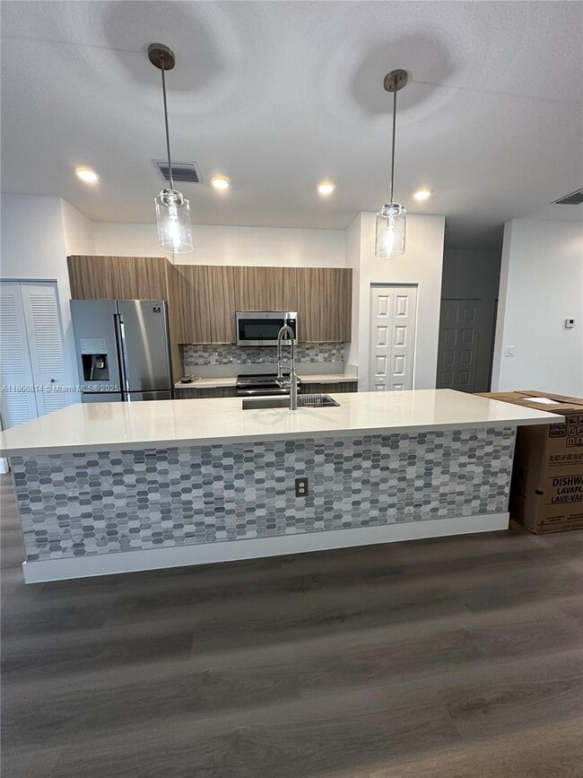Foto del edificio - 7825 NW 104th Ave