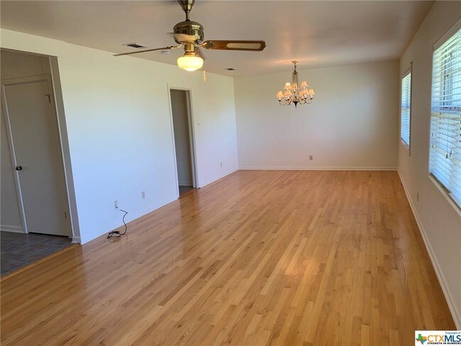 Foto del edificio - 1245 Hackberry Rd