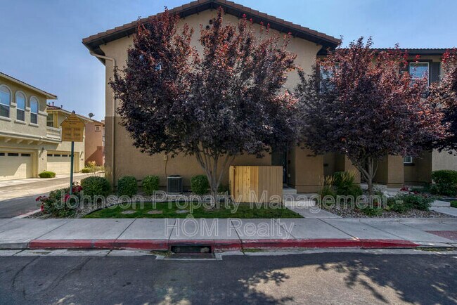 Foto del edificio - 1928 Wind Ranch Rd